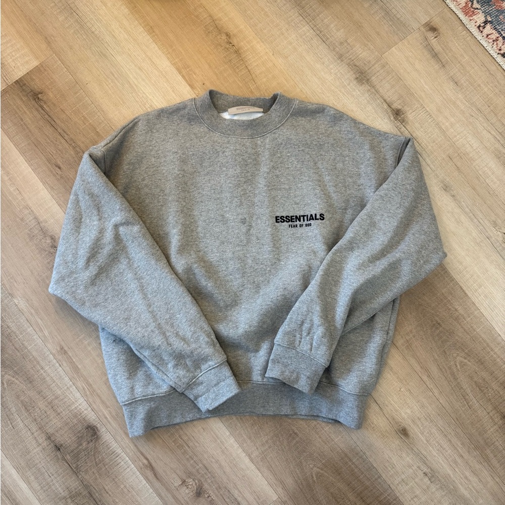 Essentials crewneck!